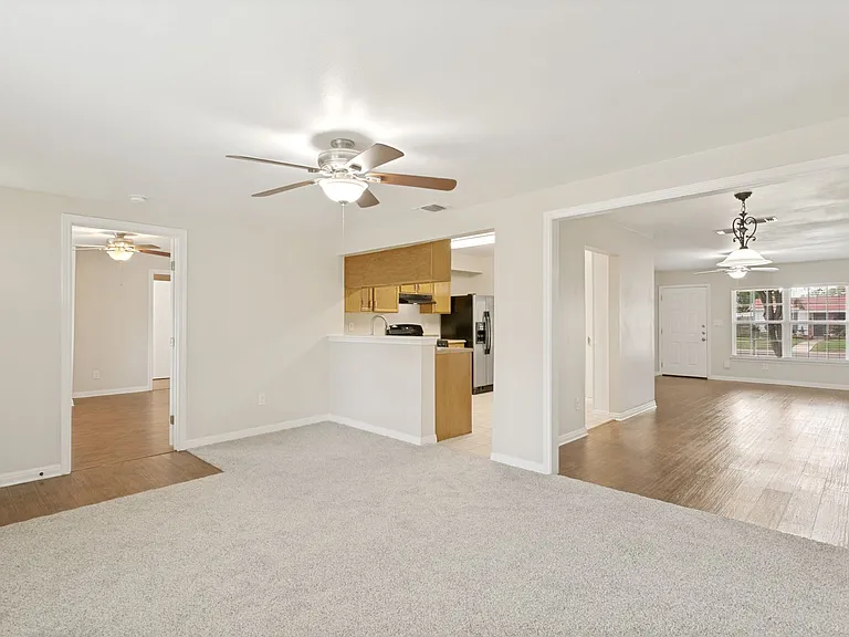 163 Antrim Dr — Photo 7