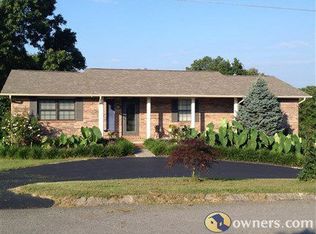 1300 Avery Cir, Lenoir City, TN 37772