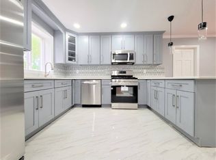780 W Broadway #A, Woodmere, NY 11598