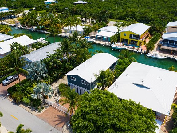 5th image of 949 Caribbean Dr E
