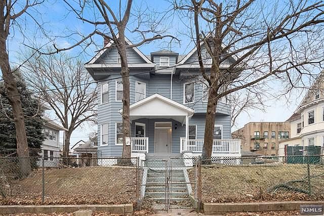 1st image of 46 Van Ness Pl #48