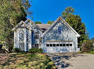 2560 Suwanee Lakes Trl, Suwanee, GA 30024