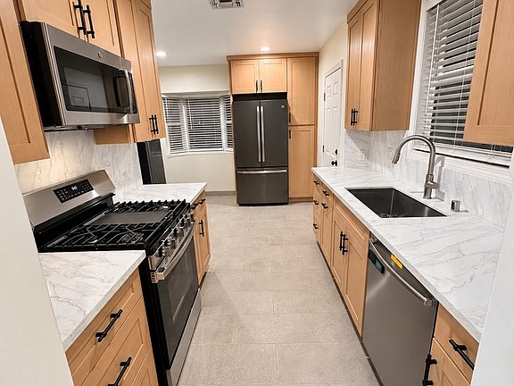 4th image of 2859 N Brighton St