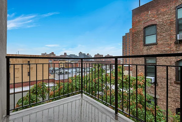 Rented by Safdie Realty Group | media 20