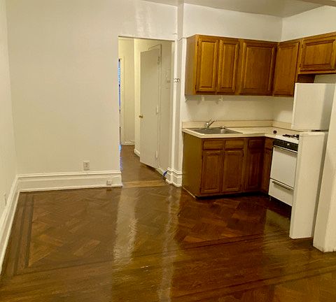 3rd image of 243 E 31st St #3F