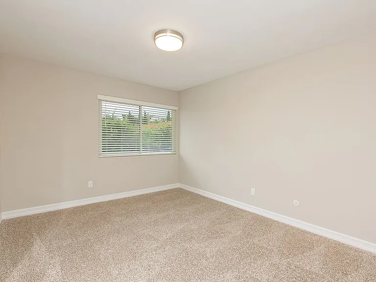 689 Tyrone St — Photo 13