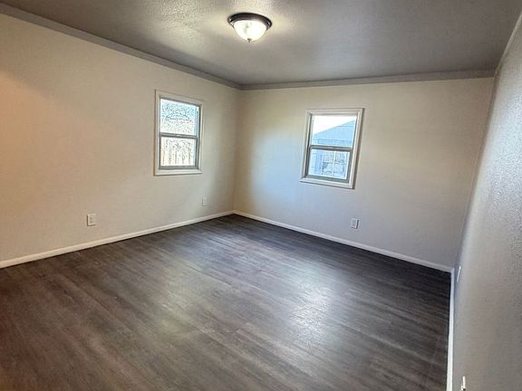 3rd image of 215 SE 16th St