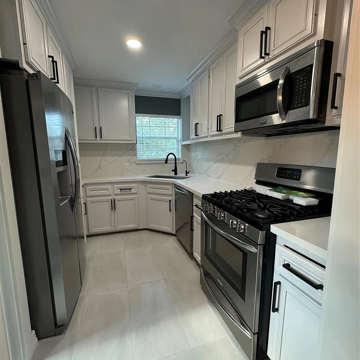 2 bed, 1.0 bath, 1824 sqft, $2,100 — Photo 2