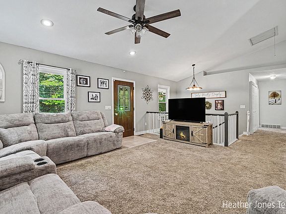 4th image of 6936 Schmeid Rd