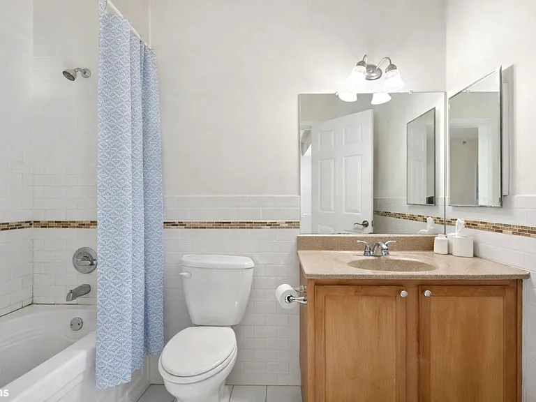 612 12th St #4 — Photo 7