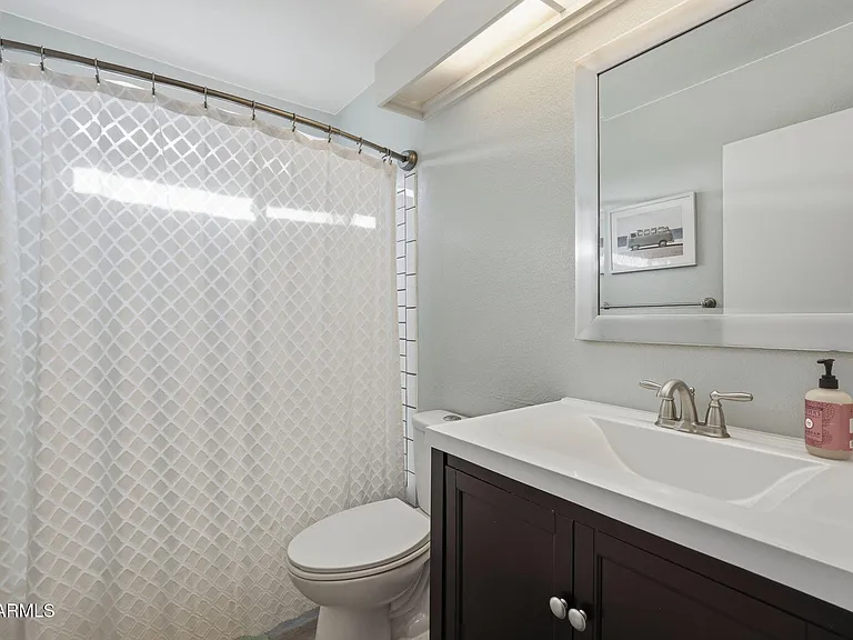 1735 E Stephens Dr — Photo 31