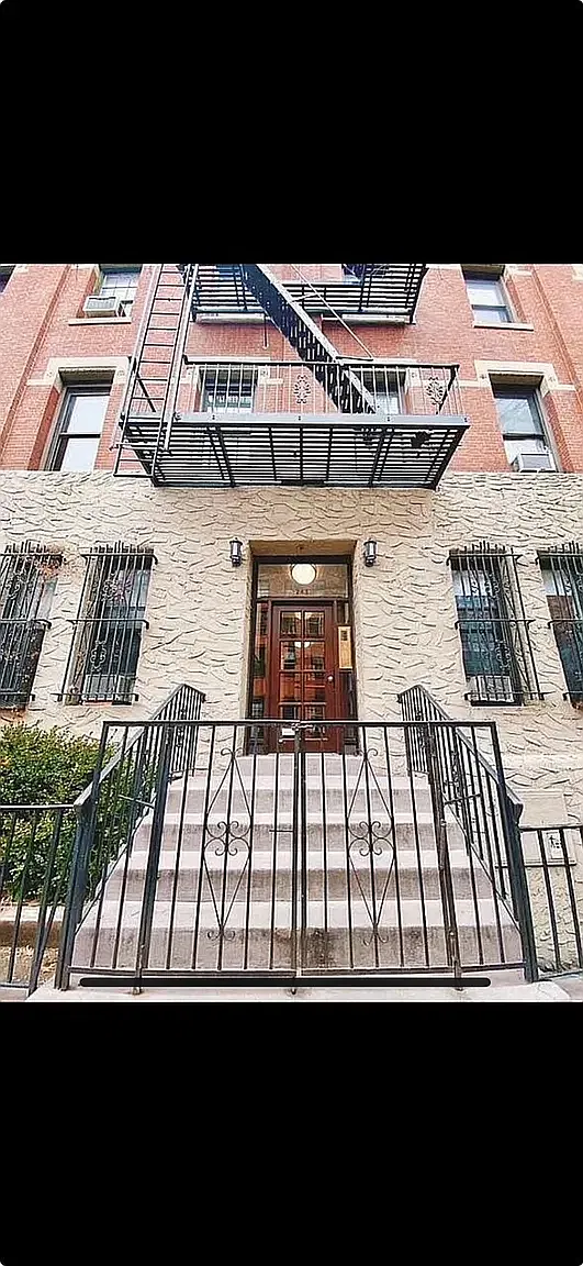 247 West 21st Street — Photo 1
