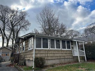96 Eastview Rd, Ronkonkoma, NY 11779