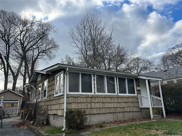 96 Eastview Road, Ronkonkoma, NY 11779