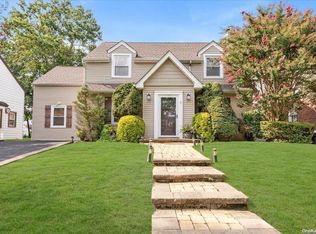7 Newkirk Ave, East Rockaway, NY 11518