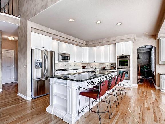 Gourmet kitchen