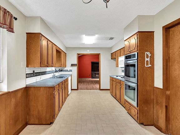 3rd image of 126 Briarmeadow Dr
