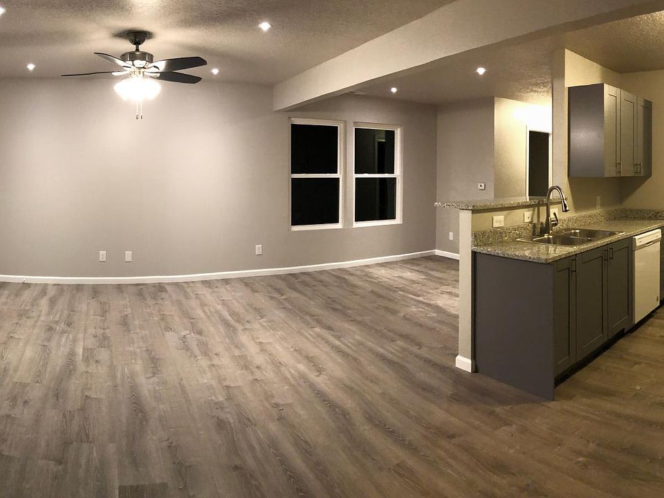 Living room/dining/kitchen area