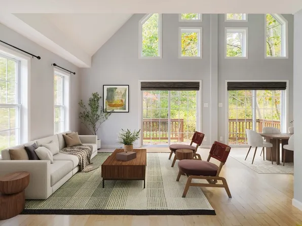 267 Carlisle Rd, Bedford, MA 01730