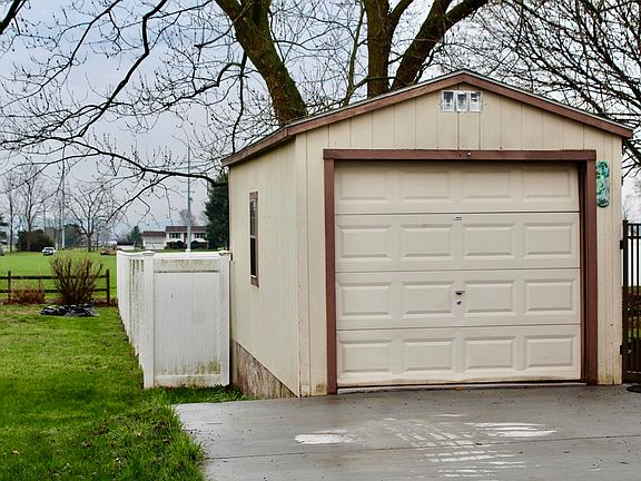 2nd image of 1950 McCall Dr
