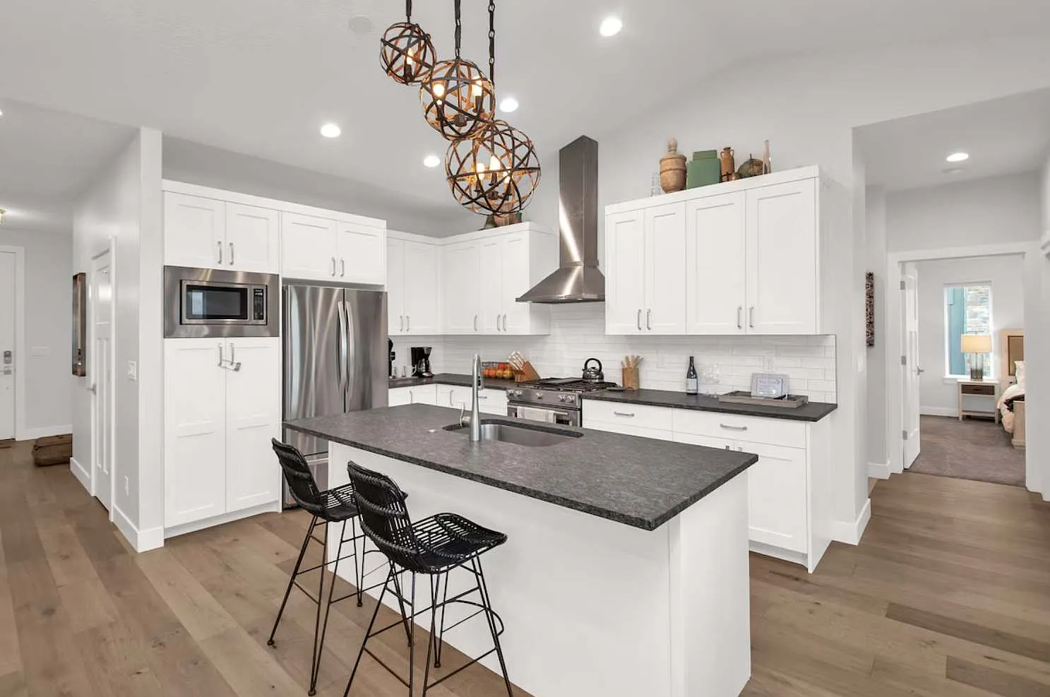 5 bed, 3500 sqft, $6,500 — Photo 4