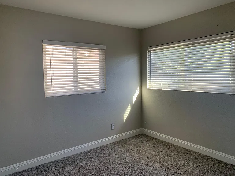 1721 Linden Ave — Photo 20