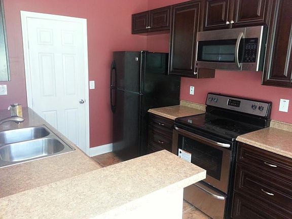 3rd image of 457 Parkwood Way