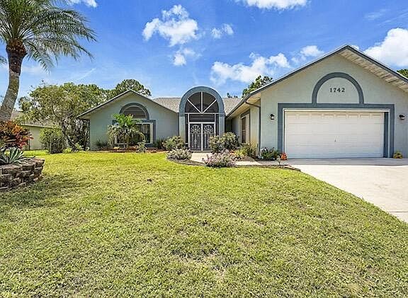 2nd image of 1742 SW Airoso Boulevard
