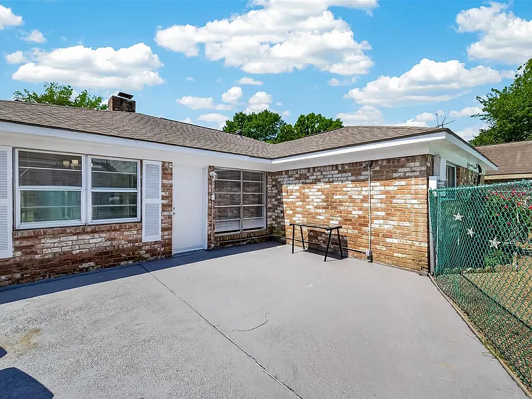 9422 Kristin Dr — Photo 41