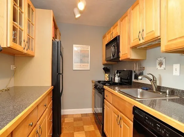 8 Whittier Pl APT 24F, Boston, MA 02114