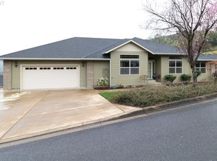 1706 Shale Ct, Roseburg, OR 97470