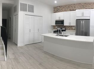 725 S Laflin St APT 1S, Chicago, IL 60607