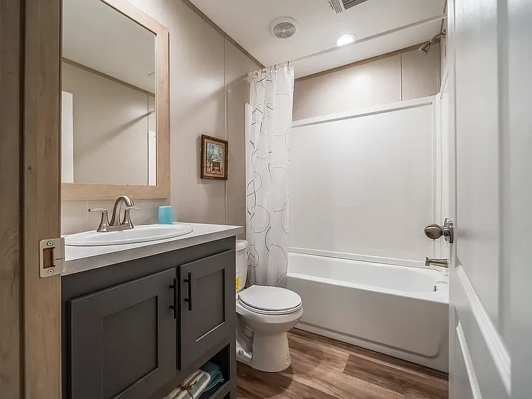 213 Sulgrave Ave — Photo 10