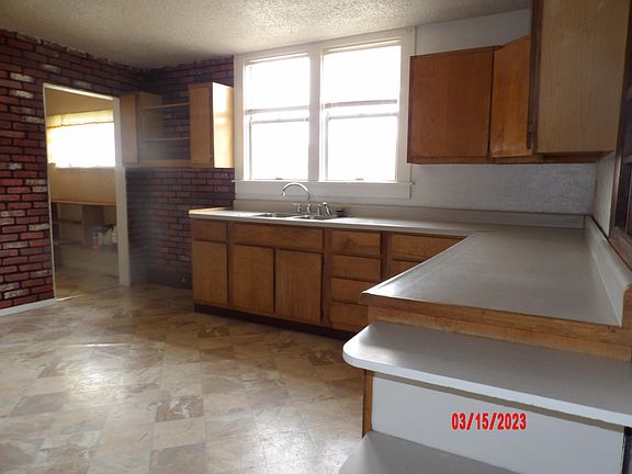 3rd image of 305 E Johnson Ave