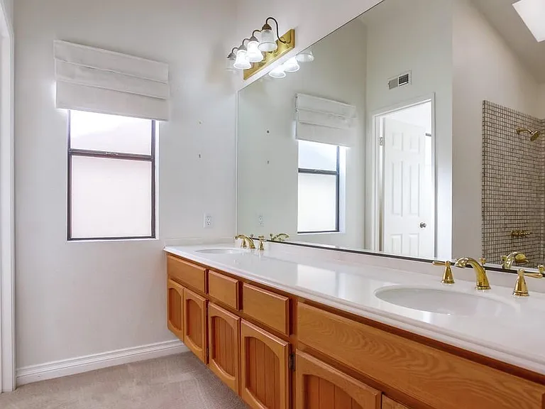 18397 Camberwell Ln — Photo 32