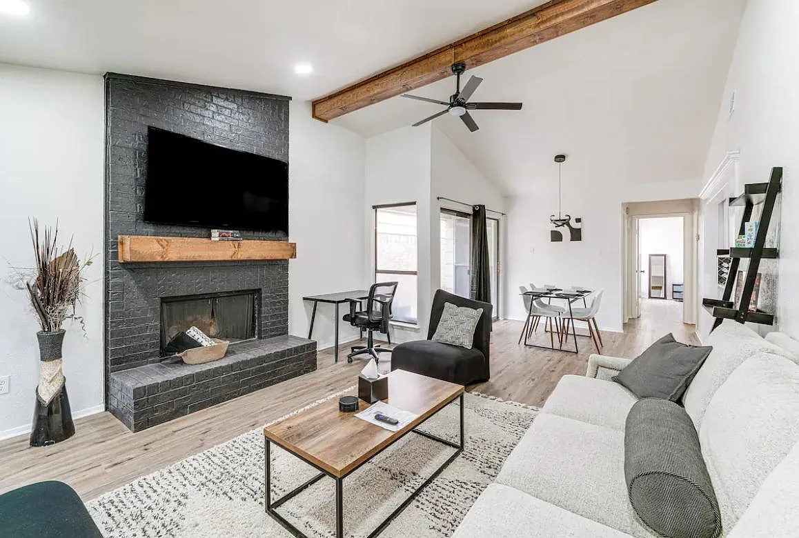 2 bed, 1.5 bath, 983 sqft, $3,800 — Photo 3