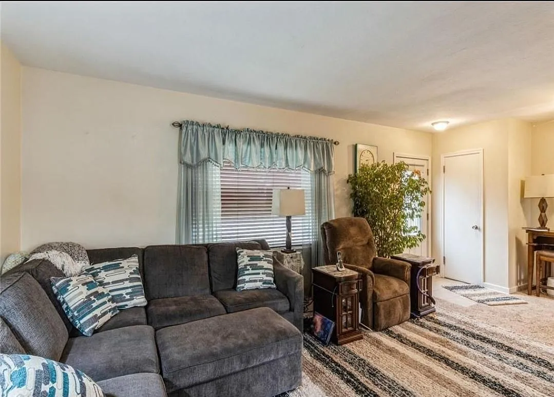 3 bed, 1250 sqft, $2,250 — Photo 4