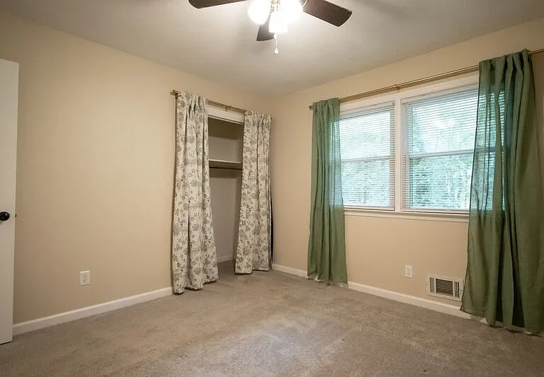 281 Rhodes Dr — Photo 29