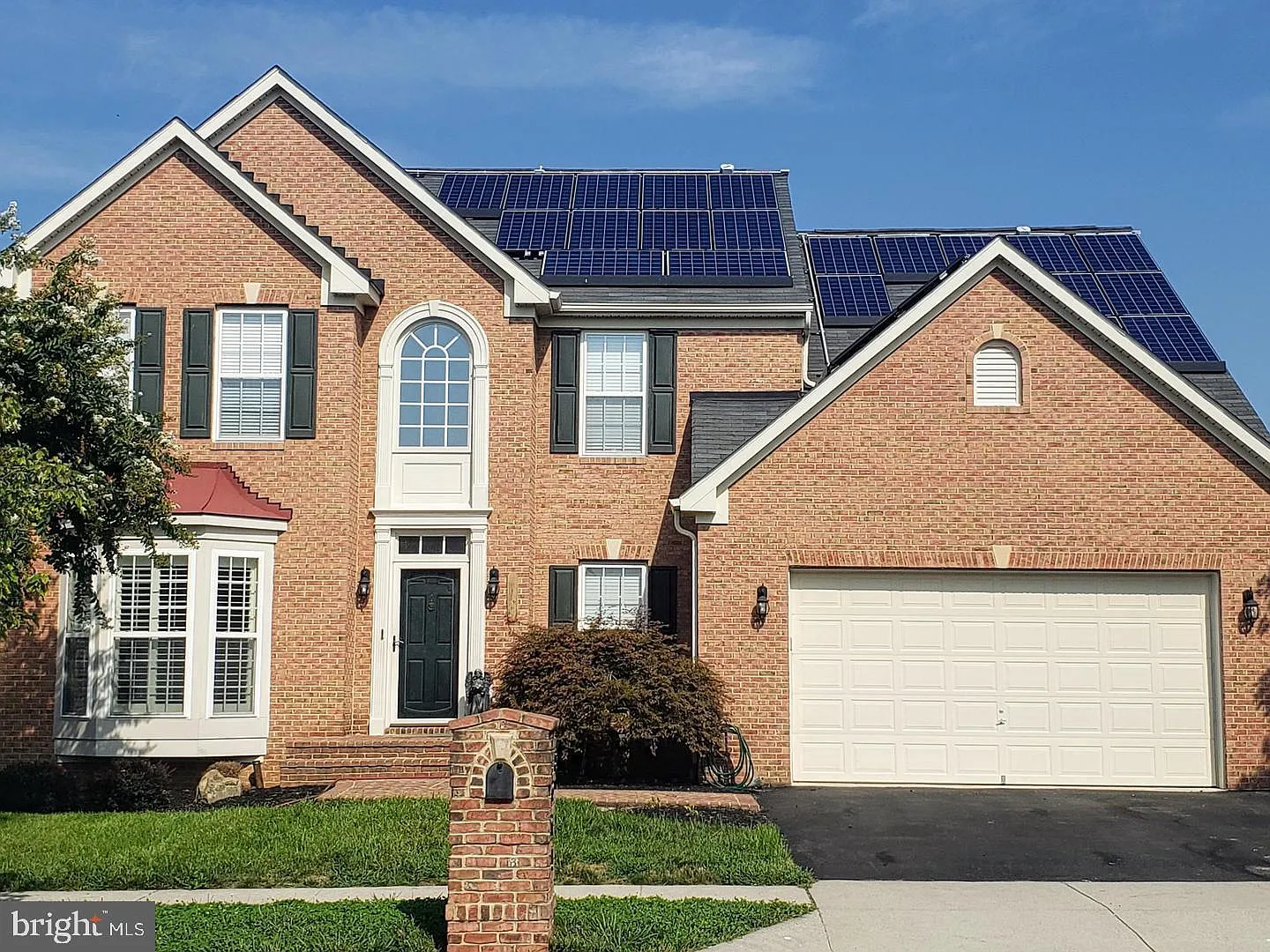 4 bed, 3.5 bath, 4293 sqft, $3,995 — Photo 1