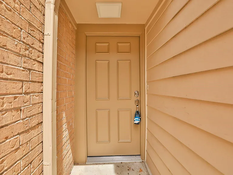 2050 Augusta Dr — Photo 5