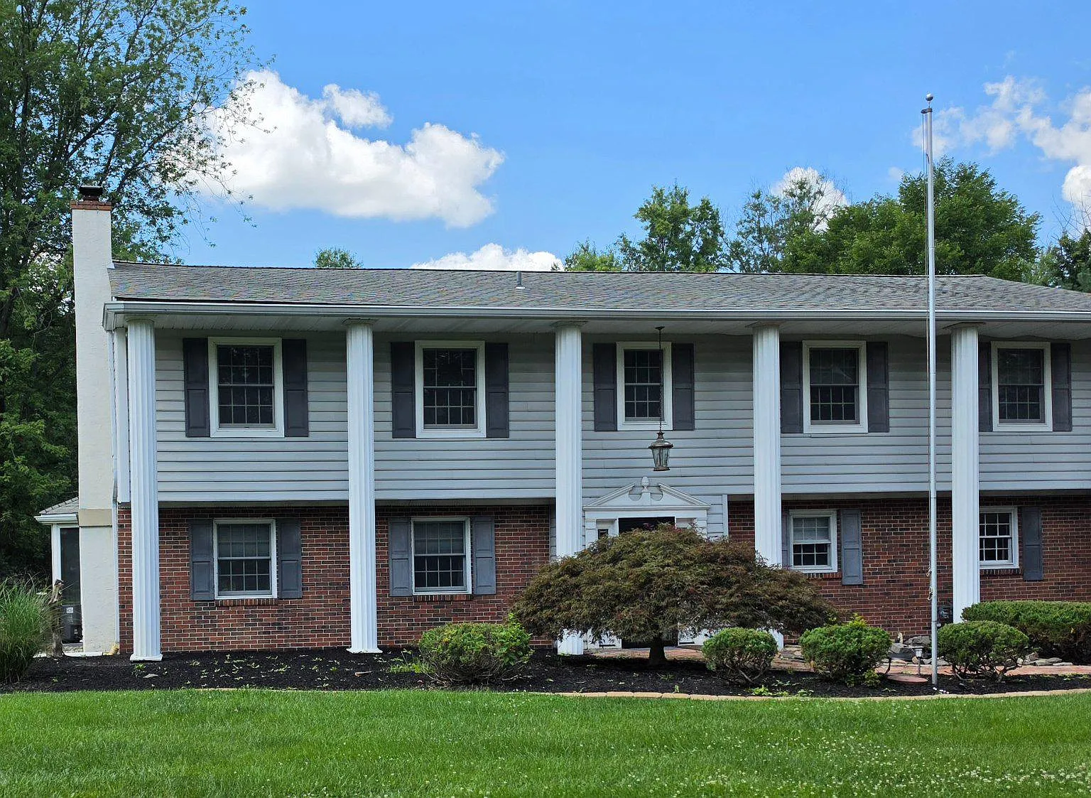 4 bed, 2.5 bath, 2656 sqft, $3,800 — Photo 1