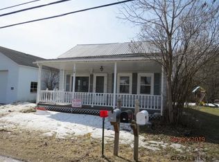 29 Pine St, Champlain, NY 12919