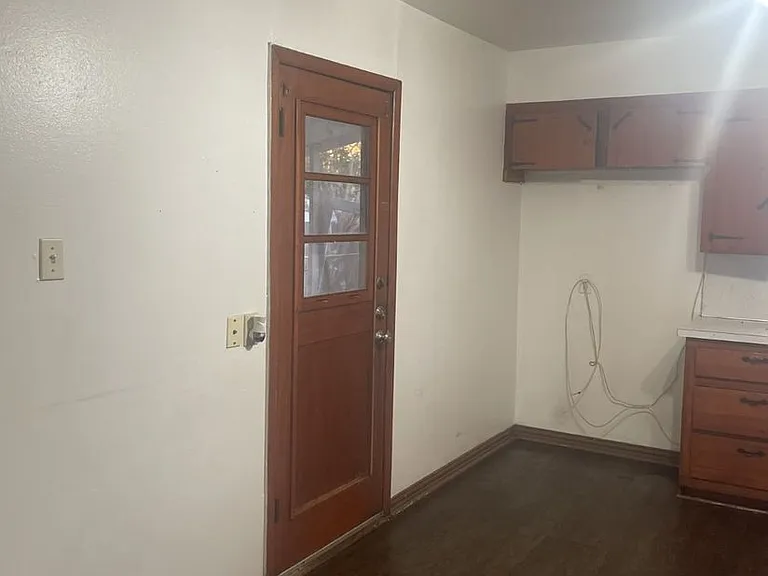 1941 N Mockingbird Ln — Photo 5