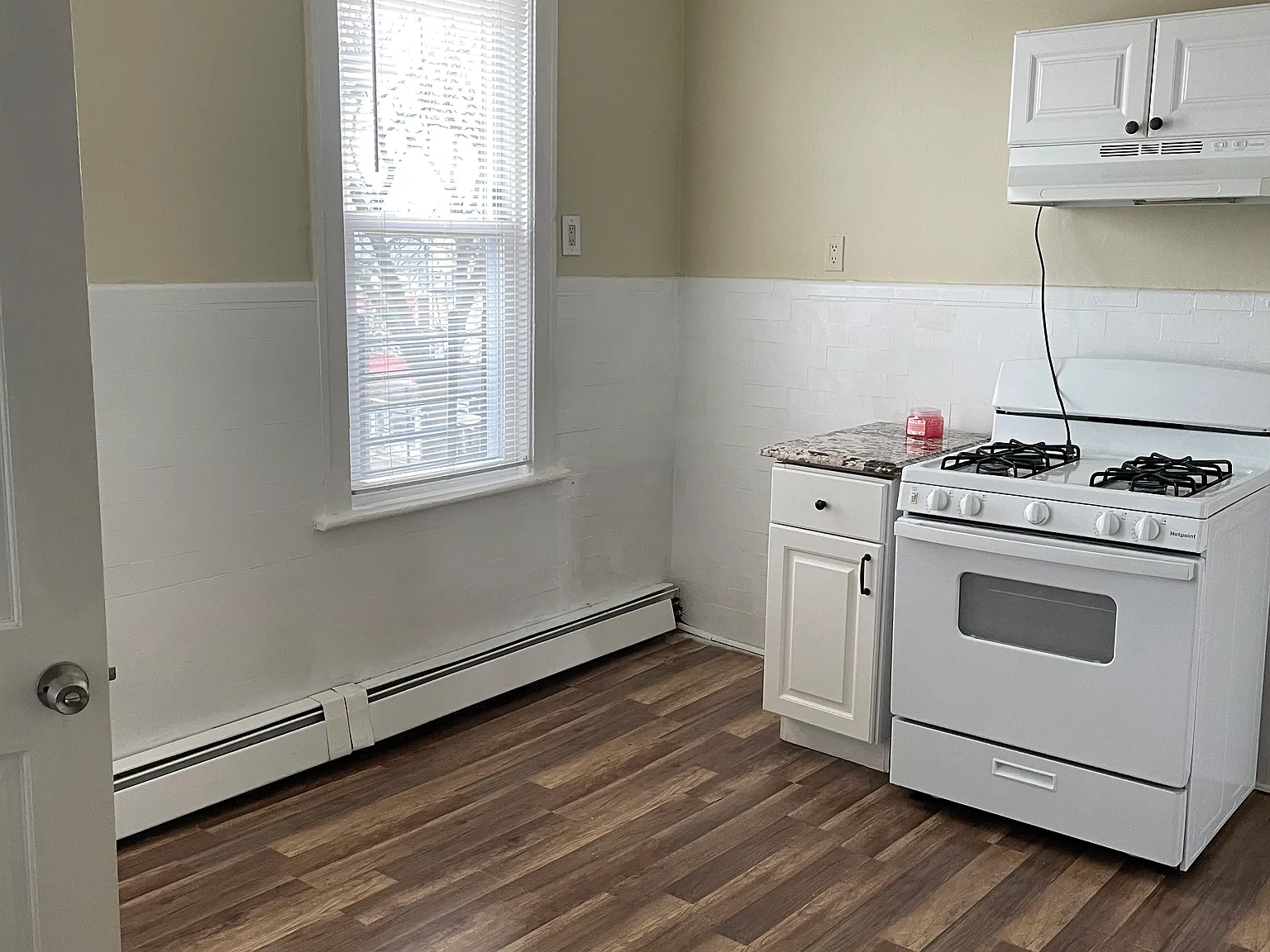 3 bed, 750 sqft, $1,950 — Photo 2