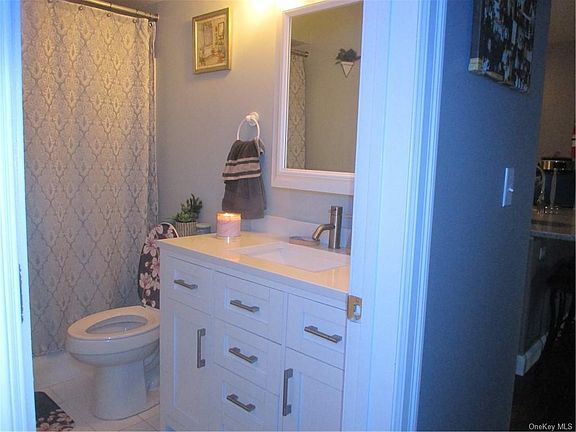 3rd image of 754 E Crooked Hill Rd #754