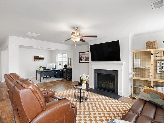 5th image of 2774 Prince Charles Ct