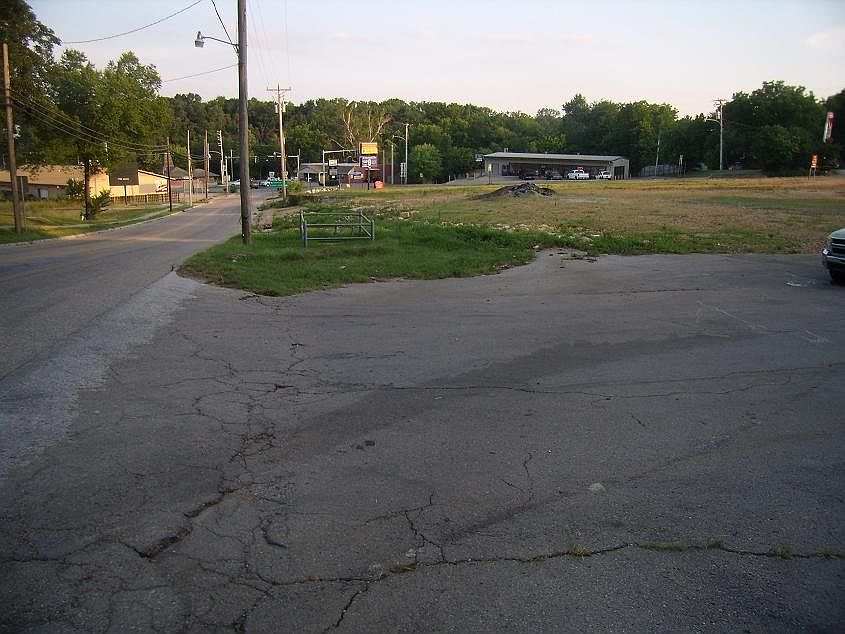 1st image of 411 S Main St