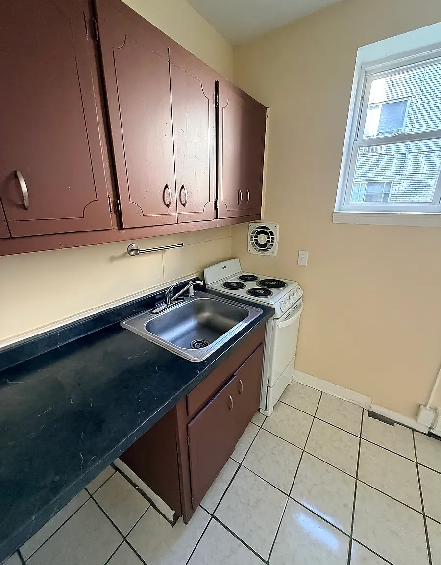 Studio, $1,100 — Photo 4