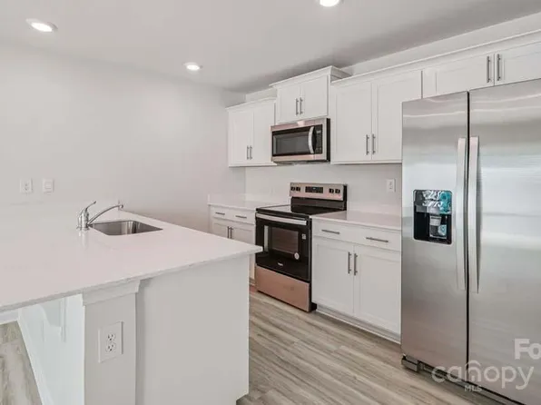 2957 Penninger Cir, Charlotte, NC 28262