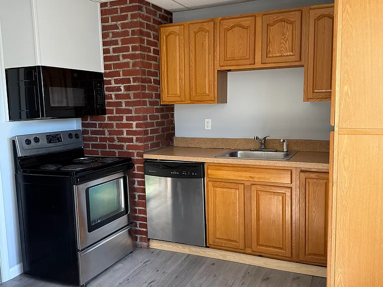 312 Washington St #4 — Photo 8